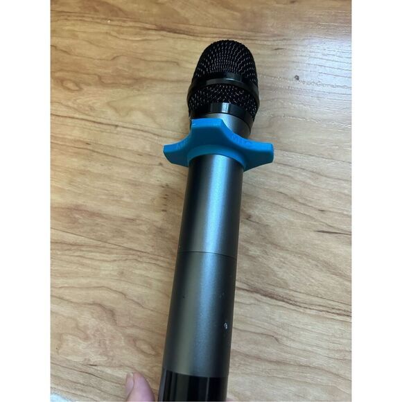 2-Channel UHF Wireless Microphone Handheld Mic System - no antenna just mic - Picture 2 of 4